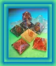 7 PIECE ORGONE CHAKRA CRYSTAL PYRAMID SET With COPPER COIL And CHAKRA CRYSTALS