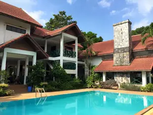 考艾查雷特山度假村Chalet Hill Resort Khao Yai