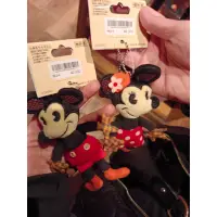 在飛比找蝦皮購物優惠-日本東京迪士尼樂園限定 米奇 米妮 復古風 格紋手套 小吊飾