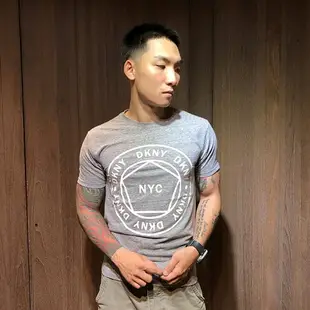 美國百分百【全新真品】DKNY 短袖 T恤 Logo T-shirt 男款 上衣 Tee 短T 鐵灰/麻灰 AD43