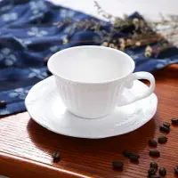 在飛比找樂天市場購物網優惠-純白色咖啡杯陶瓷簡約歐式 整套裝連碟配勺 高檔辦公室英式花茶