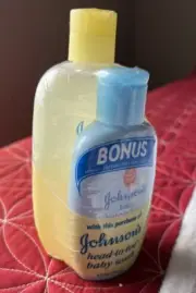Johnson's Head-to-Toe Baby Wash 9 oz With Bonus Baby Bubble Bath & Wash
