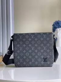 在飛比找Yahoo!奇摩拍賣優惠-二手Louis Vuitton LV District PM