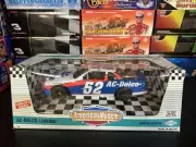 Ken Schrader 1995 AC-DELCO Nascar 1/18 Diecast American Muscle ERTL #52 Lumina