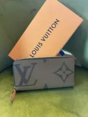 AUTHENTIC LOUIS VUITTON MONOGRAM ZIPPY WALLET GIANT Monogram Limited Edition