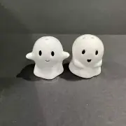 New 2024 MINI HALLOWEEN SPOOKY Ghosts SALT AND PEPPER SHAKER SET