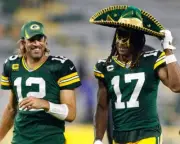 AARON RODGERS AND DAVANTE ADAMS 8X10 GLOSSY PHOTO IMAGE #2