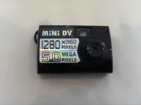 在飛比找Yahoo!奇摩拍賣優惠-全球最小超輕巧迷你相機造型 MINI DV 1280 960