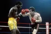 Livingstone Bramble Blocks The Punch From Ray Mancini 1 Old Boxing Photo