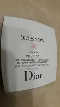 在飛比找Yahoo!奇摩拍賣優惠-Dior 迪奧雪精靈光感柔膚萃SPF35-PA+++1ml有