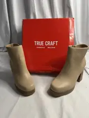 True Craft Wildflower Light Tan Boot Size 8.5 New in Box