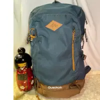 在飛比找蝦皮購物優惠-品牌 Quechua (迪卡儱) 20L 郊野健行背包 墨綠