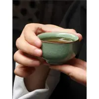 在飛比找ETMall東森購物網優惠-青瓷茶杯梅子青哥窯龍泉圍爐煮茶單個茶具品茗杯子主人禮品套裝