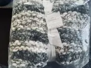 Pottery Barn Chunky Colossal Hand Knit Throw Blanket Christmas Gray Cream Kline