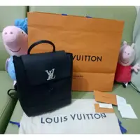 在飛比找蝦皮購物優惠-保證正品，Lv lock me m41815黑色後背包