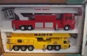 Maisto 655-1360 1:64 Die-Cast Yellow Crane & Red Fire Engine w/Bucket Set