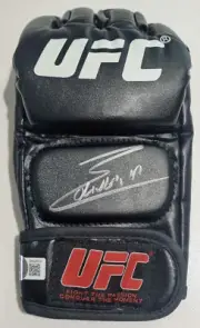 Charles 'Do Bronx' Oliveira signed 4oz UFC Glove (Beckett BAS #BH026591)