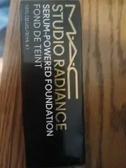 MAC Studio Radiance Serum-Powered Foundation 1 oz Full Size - NC20 - NEW NWOB