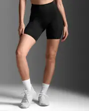 Form Stash Hi-Rise 6" Bike Short with Pockets, 2XU, XS, Black/Black1, Female