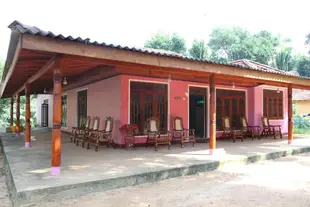 塔魯拉什米假日度假村Tharurashmi Holiday Resort