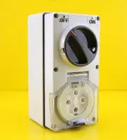 Clipsal 56CV432 Switched Socket Outlet 3 Phase 4 Round Pin 32A 500Vac 3P IP66