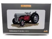 1/16 Ferguson FF 30 DS Tractor (1957) Universal Hobbies UH4118