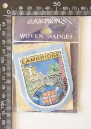 VINTAGE CAMBRIDGE ENGLAND TRAVEL SOUVENIR FELT PATCH WOVEN CLOTH SEW-ON BADGE