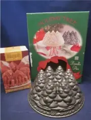 Nordic Ware Holiday Tree Cake Bundt Pan 10 Cup Hot Buttered Rum New
