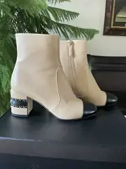 AUTHENTIC NEW CHANEL STACKED CHAIN SHORT BOOTS BEIGE/ BLACK 38.5