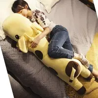 在飛比找樂天市場購物網優惠-長頸鹿 毛絨 娃娃 公仔 抱著睡覺 長條枕 抱枕 床上 軟趴