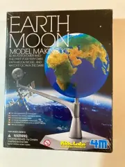 NEW Earth & Moon Model Making Kit Glow in the Dark Science Museum Free Shipping
