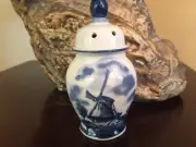 VINTAGE HOLAND DELFT BLUE & WHITE HAND PAINTED SALT OR PEPPER SHAKER (replacemen