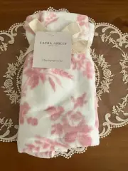 NEW 2 Laura Ashley Fingertip Towels Toile Delight Floral Pattern PINK