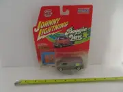 Johnny Lightning Boogie Vans 1975 Dodge D-100 Purple 2002 MOC