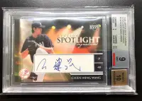 在飛比找Yahoo!奇摩拍賣優惠-2006 UD Spolight Signatures 王建