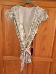 Elie Tahari Floral Alabaster Jacquard Flutter Sleeve Wrap Top Brown Ivory XL