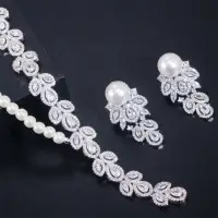 在飛比找momo購物網優惠-【Jpqueen】復古半珍珠水鑽高貴婚宴耳環項鍊組(白色)