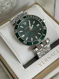 在飛比找Yahoo!奇摩拍賣優惠-VERSACE Greca Sport 綠色面錶盤 銀色不鏽
