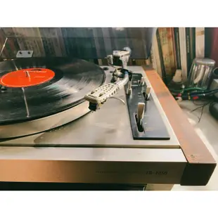 日本製Sansui高級自動黑膠唱機(附Sansui唱頭蓋/唱頭) 整體外箱及防塵蓋非常有質感 詳見描述 二手黑膠唱片唱盤