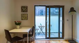 Modern 2BR Flat in London by GuestReady