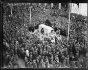 Crowds gathered for the unveiling of the Cenotaph in Martin Place,- Old Photo 2