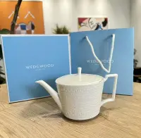 在飛比找Yahoo!奇摩拍賣優惠-Wedgwood意大利浮雕茶壺骨瓷下午茶大壺1L禮盒套裝