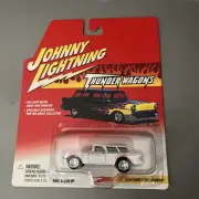 Johnny Lightning Thunder Wagons 1954 Corvette Nomad White Red NISP