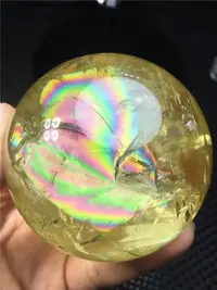 在飛比找Yahoo!奇摩拍賣優惠-精品水晶 天然巴西阿賽斯特萊爆彩七彩虹光黃水晶球擺件67M 