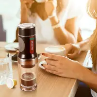 在飛比找Yahoo!奇摩拍賣優惠-現貨 隨身迷你便攜式咖啡機膠囊咖啡粉兩用手壓式咖啡機現磨辦公