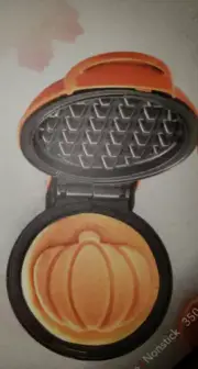 DASH - Orange Pumpkin Mini Waffle Maker