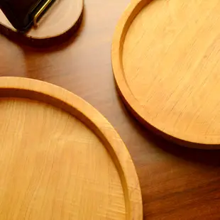 芬多森林 越檜圓形托盤 一體成型製成 水果盤 糖果盤 茶盤 檜木托盤 木質托盤 拍照擺飾 原木托盤 拍照道具 桌面收納