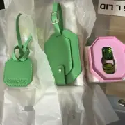 SWAROVSKI 5628622 Lucent Mobile Ring Pop Socket Green And Travel Tag