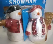 Vintage Sakura and Debbie Mumm Snowmen Salt And Pepper Shakers New Old Stock