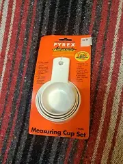 Vintage Pyrex Accessories 4 Piece Measuring Cup Set NEW Plastic USA